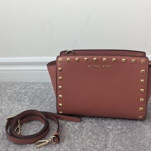 Michael Kors Selma Medium Messenger Bag